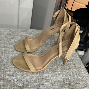 Cute Nude strappy heels